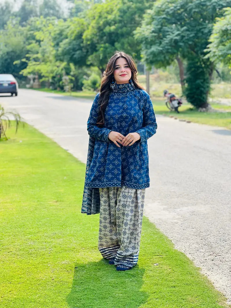 Qamash 3PC (Farshi Shalwar)