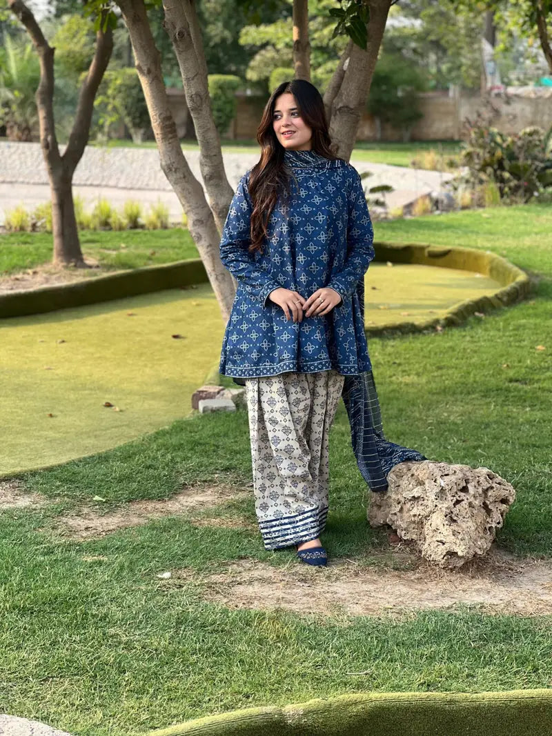 Qamash 3PC (Farshi Shalwar)